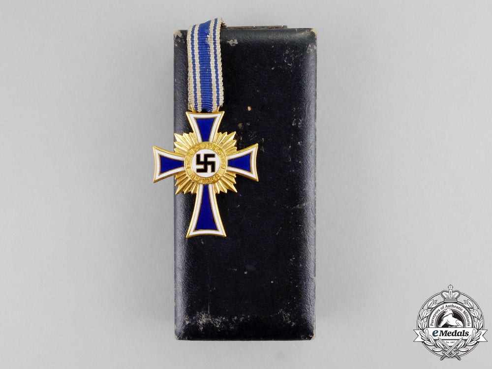 germany._a_mint_gold_grade_mother’s_cross_by_ziemer&_söhne_with_case_m17-2081