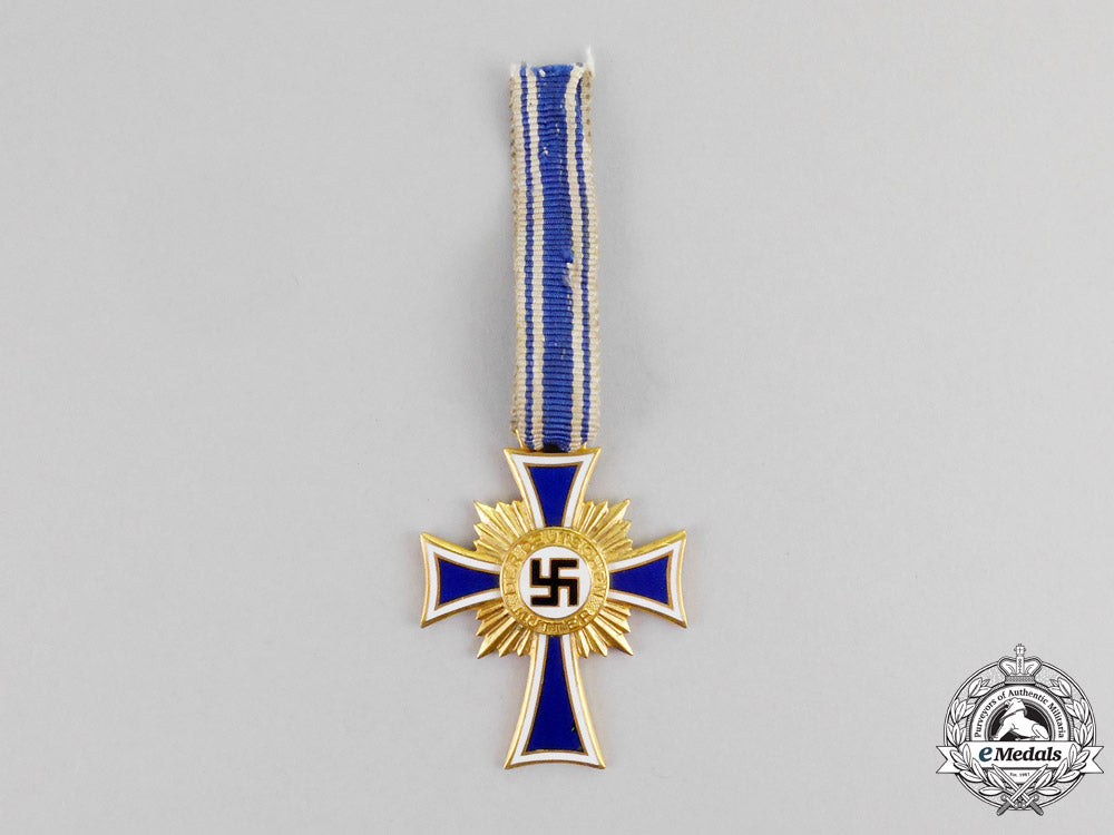 germany._a_mint_gold_grade_mother’s_cross_by_ziemer&_söhne_with_case_m17-2082