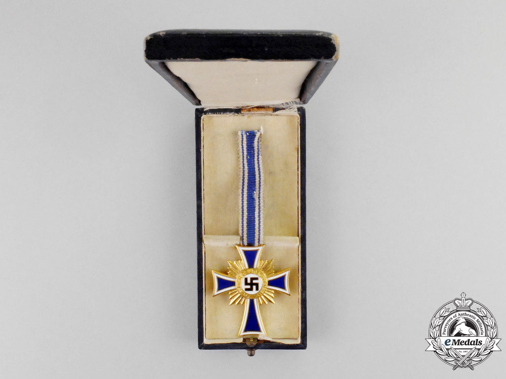 germany._a_mint_gold_grade_mother’s_cross_by_ziemer&_söhne_with_case_m17-2087