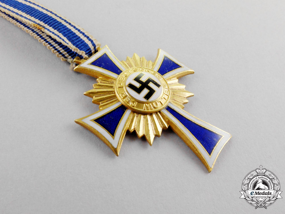 germany._a_gold_grade_mother’s_cross_by_a._rettenmaler_with_case_m17-2094