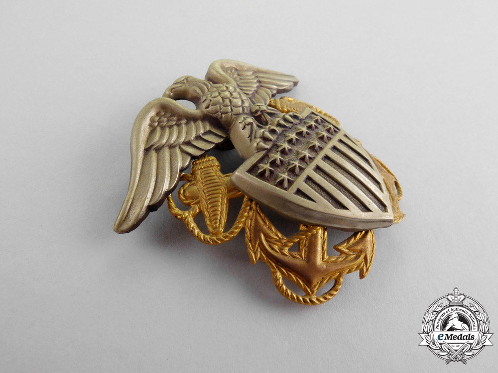 united_states._a(_usn)_officer's_cap_badge,_c.1942_m17-2170