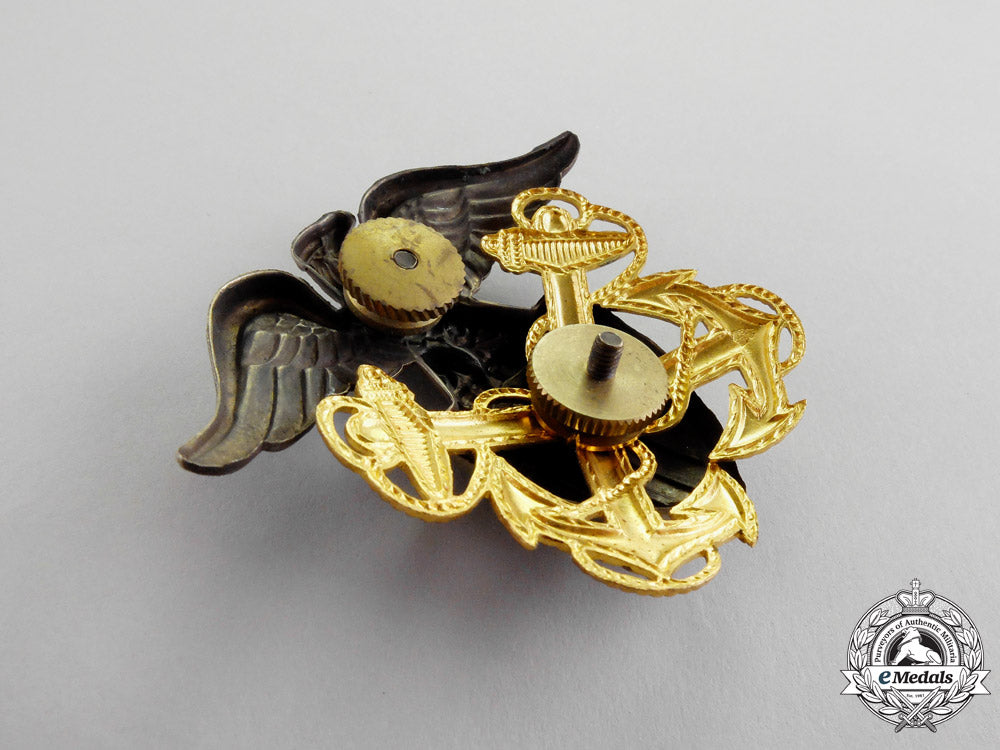united_states._a(_usn)_officer's_cap_badge,_c.1942_m17-2171