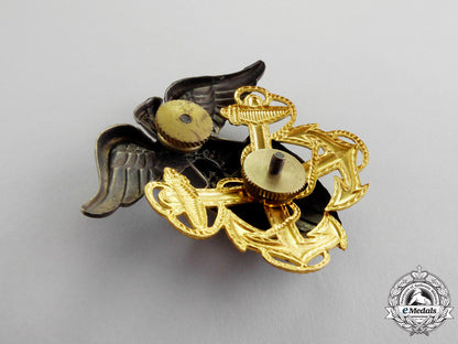 united_states._a(_usn)_officer's_cap_badge,_c.1942_m17-2171