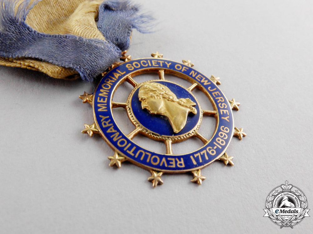 united_states._a_revolutionary_memorial_society_of_new_jersey_membership_badge_in_gold,1776-1896_m17-2212_1_1_1_1_1