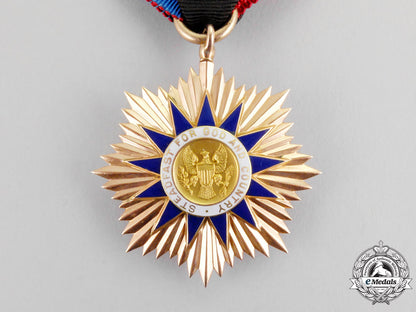 united_states._an_order_of_founders_and_patriots_of_america_membership_badge_in_gold,_c.1897_m17-2215