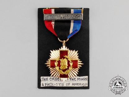 united_states._an_order_of_founders_and_patriots_of_america_membership_badge_in_gold,_c.1897_m17-2220
