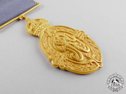 united_kingdom._a_kaisar-_i-_hind,_g.v.r.,1_st_class,_type_ii,_in_gold_with_case_m17-2239