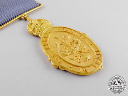 united_kingdom._a_kaisar-_i-_hind,_g.v.r.,1_st_class,_type_ii,_in_gold_with_case_m17-2240
