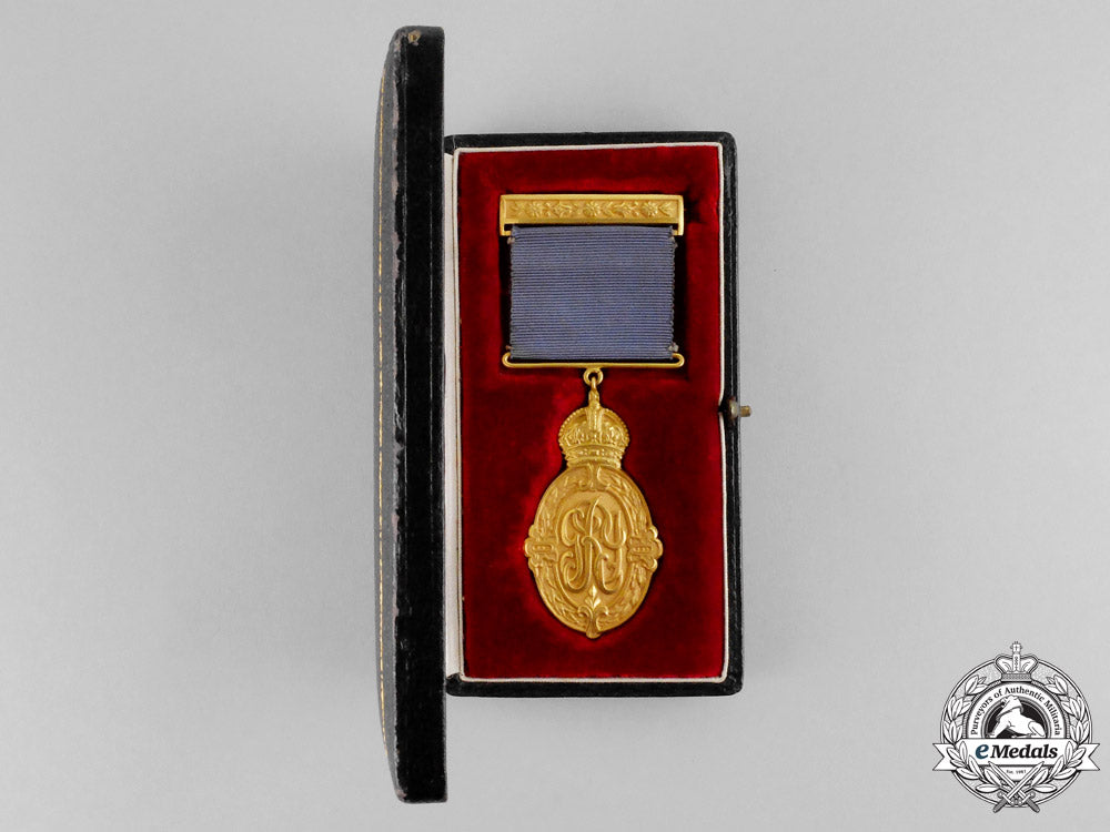 united_kingdom._a_kaisar-_i-_hind,_g.v.r.,1_st_class,_type_ii,_in_gold_with_case_m17-2243