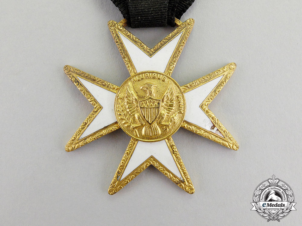 united_states._a_lot_of_seven_insignia_m17-2594