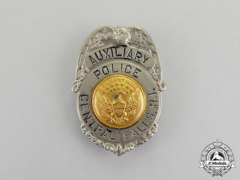 united_states._a_lot_of_seven_insignia_m17-2597
