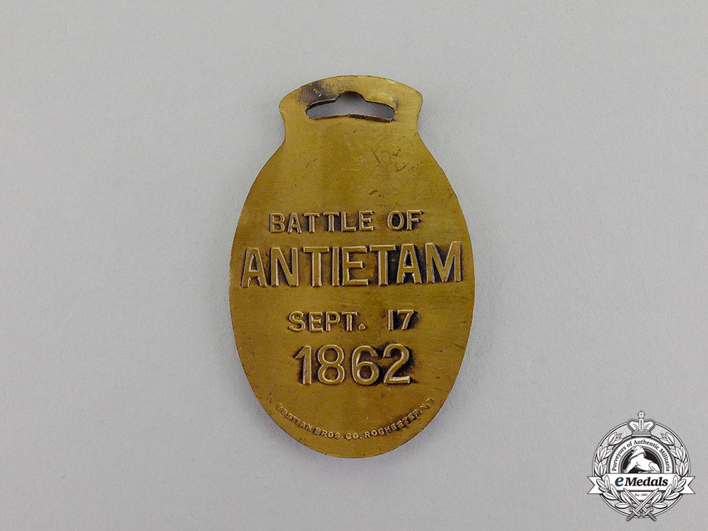 united_states._a_lot_of_eight_medals&_insignia_m17-2708