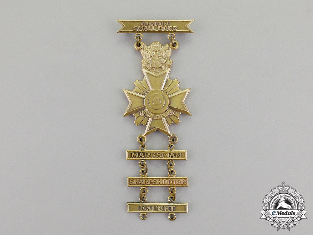 united_states._a_lot_of_three_badges_and_medals_m17-2817