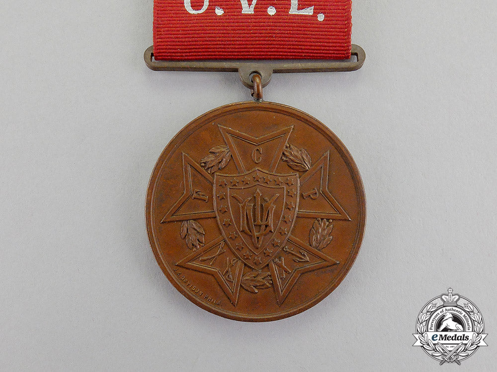 united_states._a_lot_of_three_badges_and_medals_m17-2826