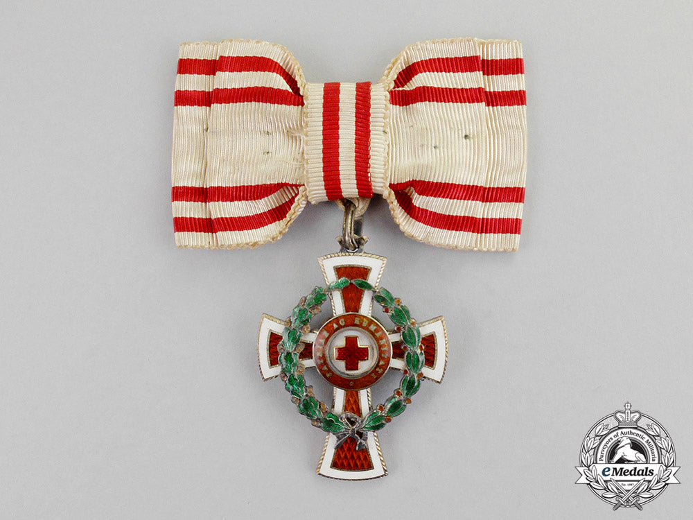 austria,_imperial._an_honour_decoration_of_the_red_cross;2_nd_class_with_war_decoration_for_ladies_m17-3529