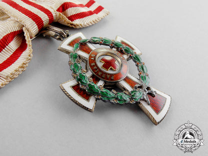 austria,_imperial._an_honour_decoration_of_the_red_cross;2_nd_class_with_war_decoration_for_ladies_m17-3533