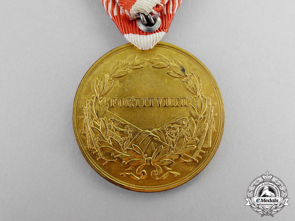 austria,_imperial._a_gold_grade_bravery_medal,_officers_version,_c.1918_m17-3825