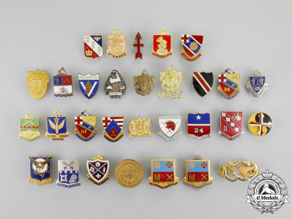united_states._thirty_united_states_army_and_guard_badges_m17-457