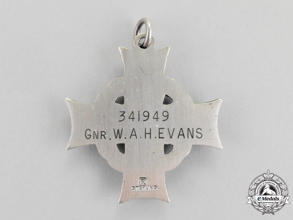 canada._a_grvi_memorial_cross_to_a_first_war_veteran,_gunner_william_archer_halesy_evans_m17-534