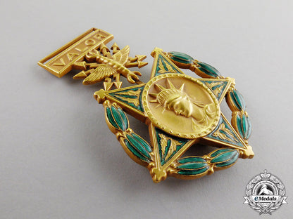 united_states._an_air_force_medal_of_honor,_prototype_m18-0454