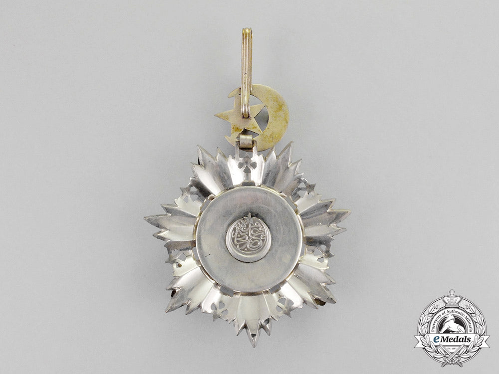 turkey,_ottoman_empire._an_order_of_medjidie,3_rd_class_commander_with_crossed_sabres,_c.1915_m18-0709