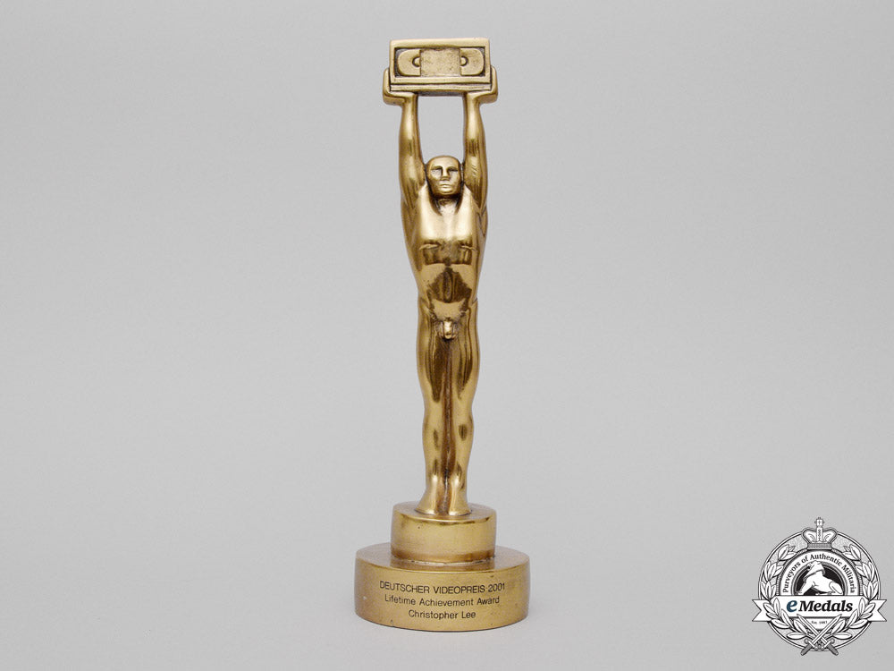 germany,_republic._a_deutscher_videopreis_lifetime_achievement_award_to_actor_christopher_lee_m18-1407