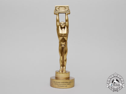 germany,_republic._a_deutscher_videopreis_lifetime_achievement_award_to_actor_christopher_lee_m18-1407