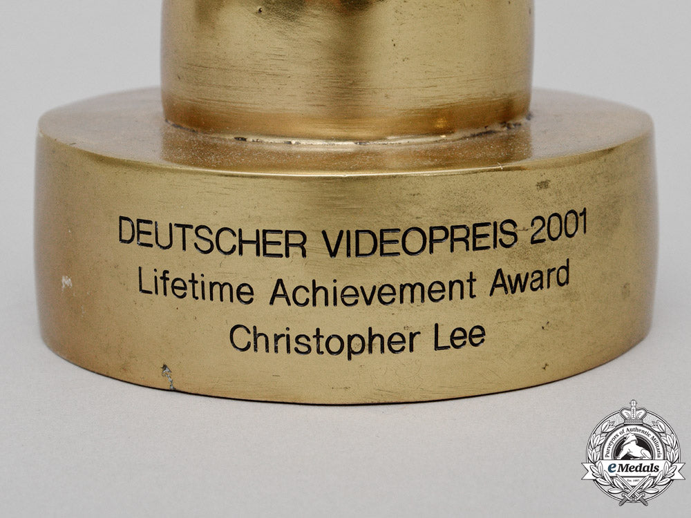 germany,_republic._a_deutscher_videopreis_lifetime_achievement_award_to_actor_christopher_lee_m18-1411