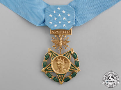 united_states._an_air_force_medal_of_honor_with_case_m18-2138
