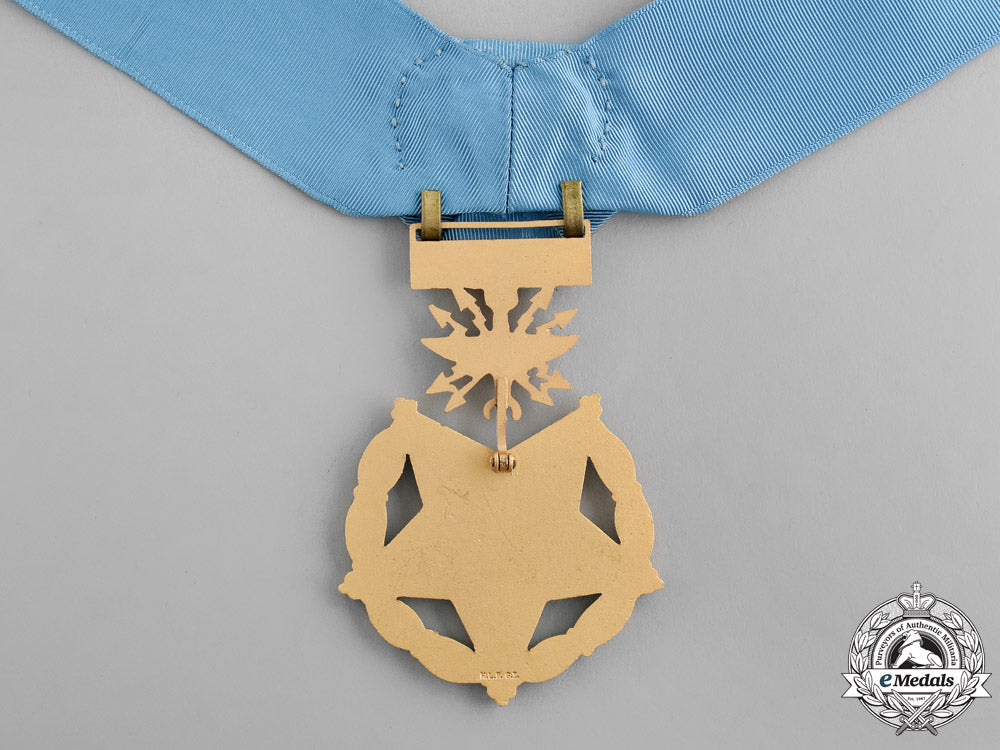 united_states._an_air_force_medal_of_honor_with_case_m18-2139