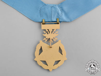united_states._an_air_force_medal_of_honor_with_case_m18-2139