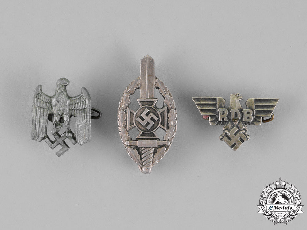 germany._three_second_war_german_pins_and_badges_m18-2163