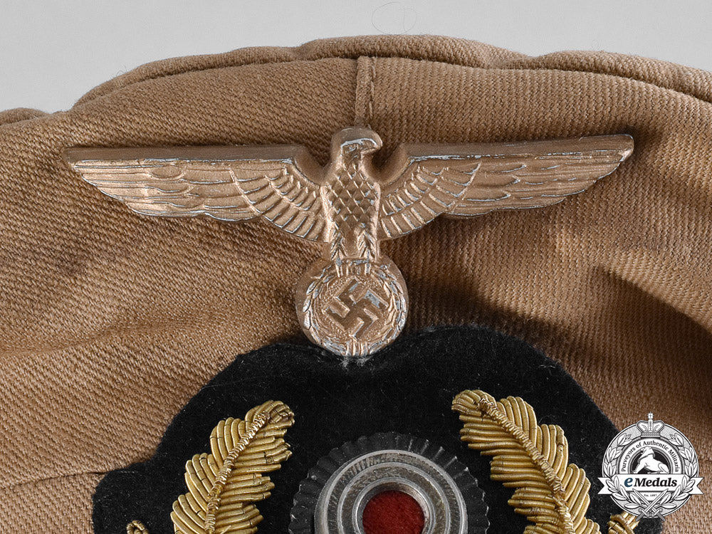 germany._a_kriegsmarine_nco’s_tropical_visor_cap_with_a_photograph_of_the_cap_being_worn_m18-2217