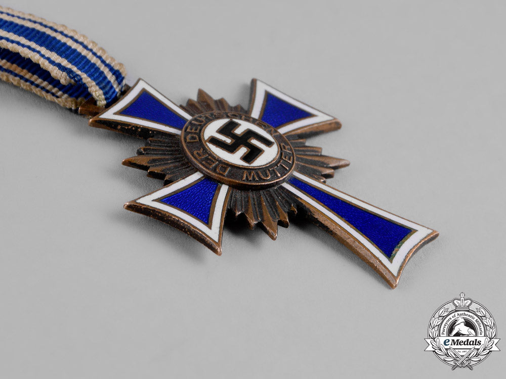 germany._a_cross_of_honour_of_the_german_mother,_third_class_in_bronze_m18-2237