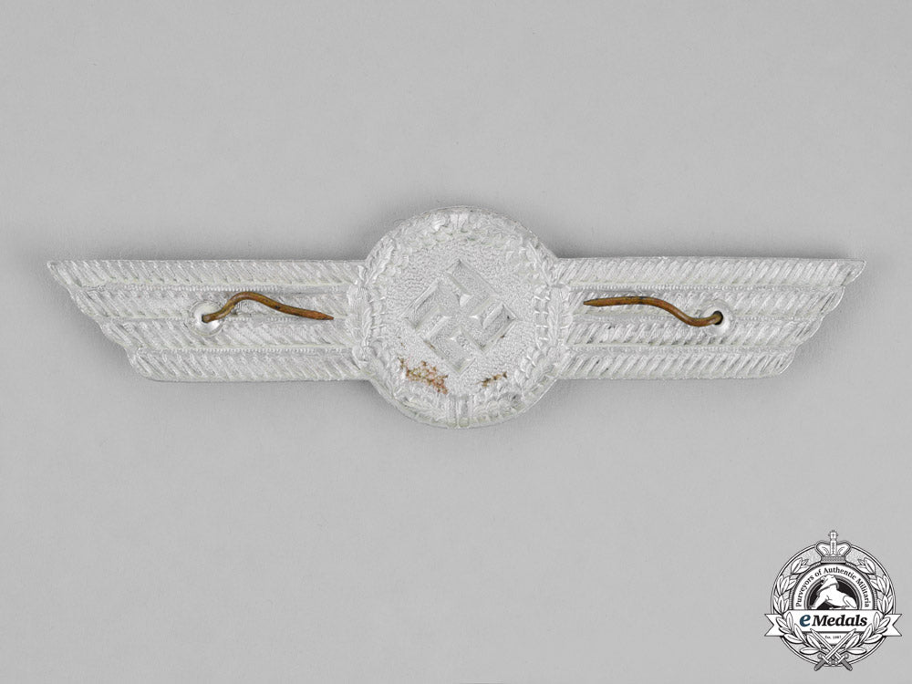 germany._a_set_of_luftwaffe_civil_employee_visor_insignia_m18-2555_1