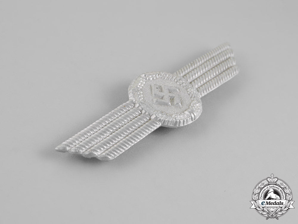 germany._a_set_of_luftwaffe_civil_employee_visor_insignia_m18-2556_1