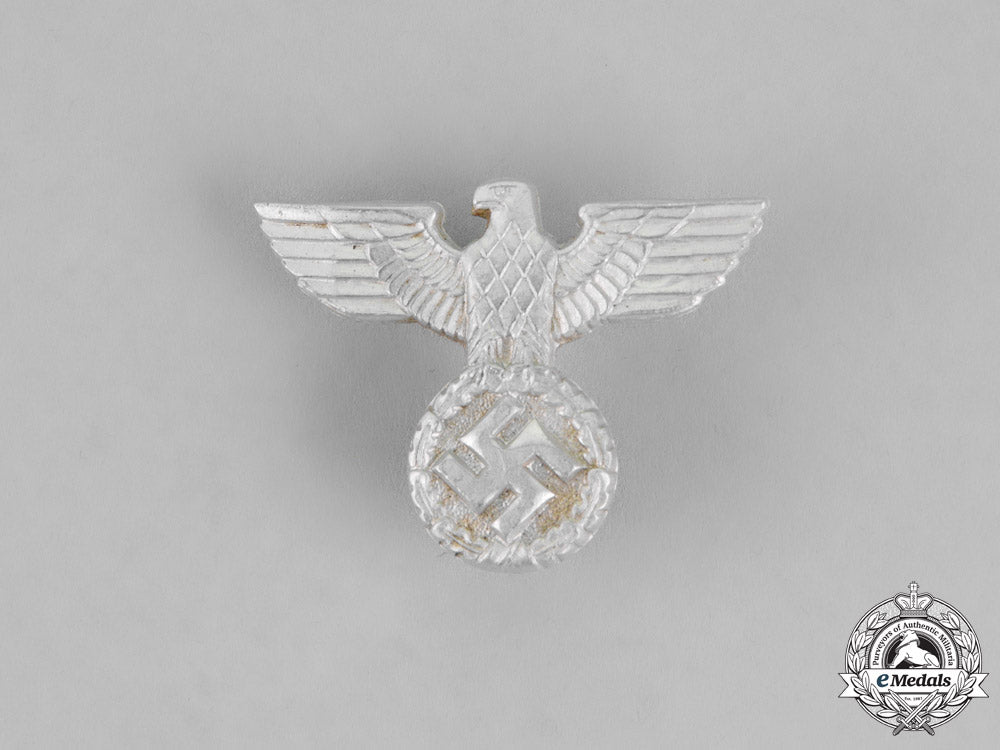 germany._a_set_of_luftwaffe_civil_employee_visor_insignia_m18-2557_1