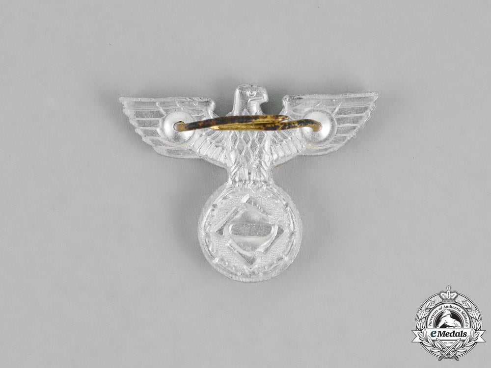 germany._a_set_of_luftwaffe_civil_employee_visor_insignia_m18-2558_1