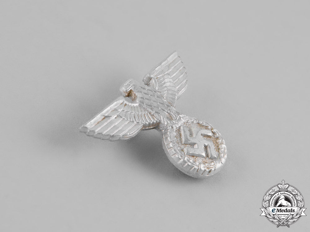 germany._a_set_of_luftwaffe_civil_employee_visor_insignia_m18-2559_1