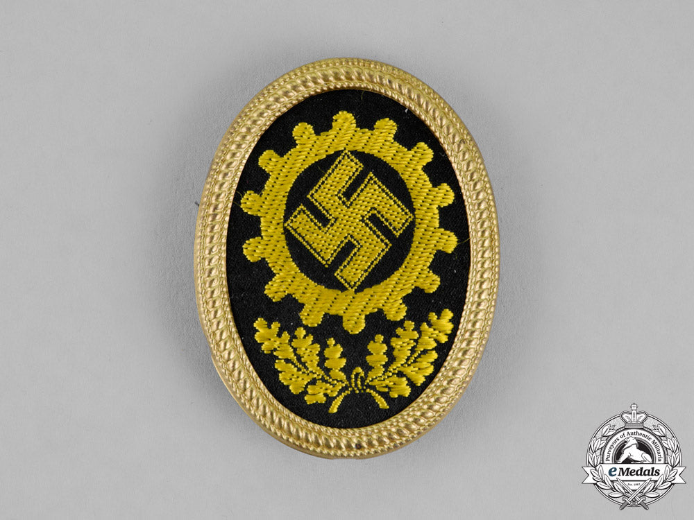 germany._two_third_reich_period_insignia_m18-2587