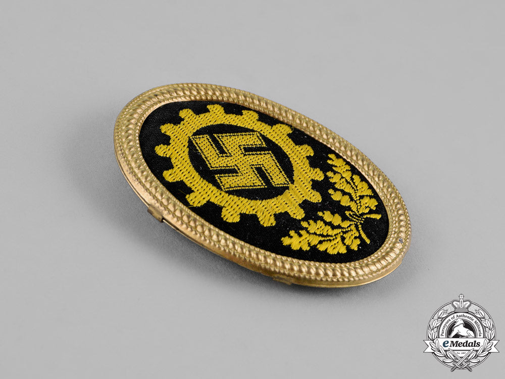 germany._two_third_reich_period_insignia_m18-2589