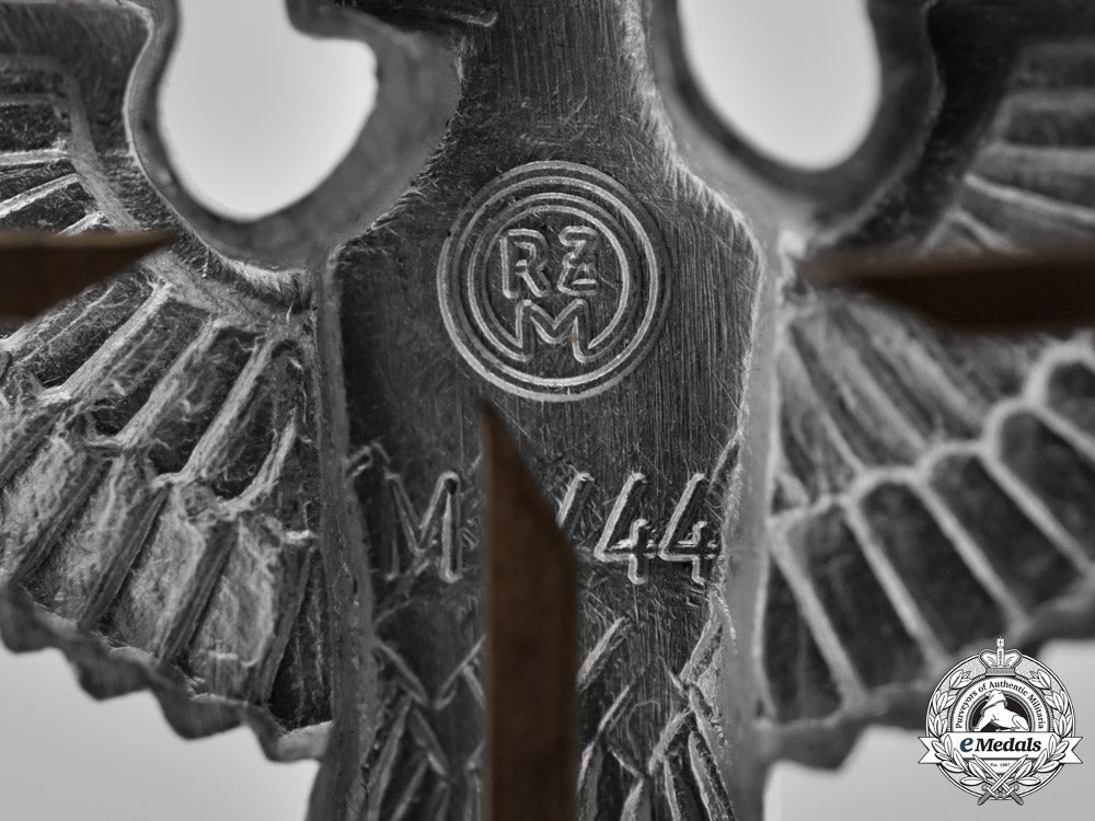 germany._two_visor_insignia_m18-2609_1_1