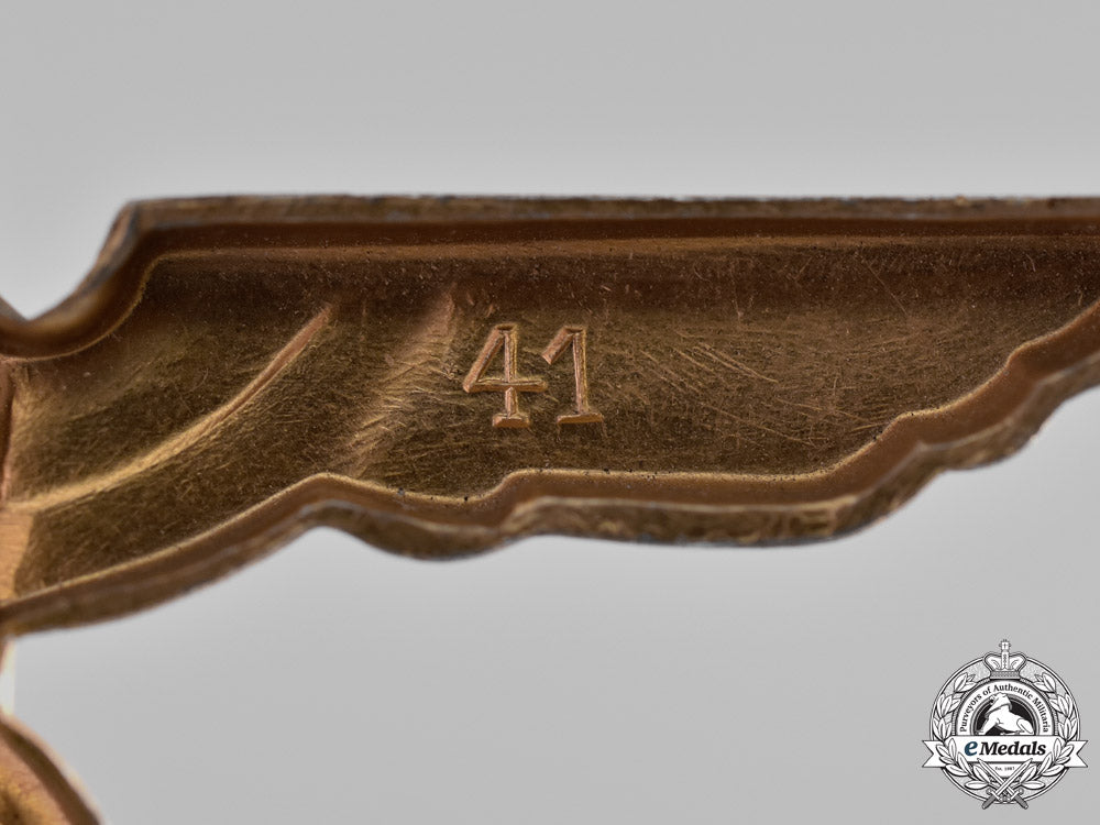 germany._a_set_of_kriegsmarine"_donald_duck"_visor_insignia_m18-2628