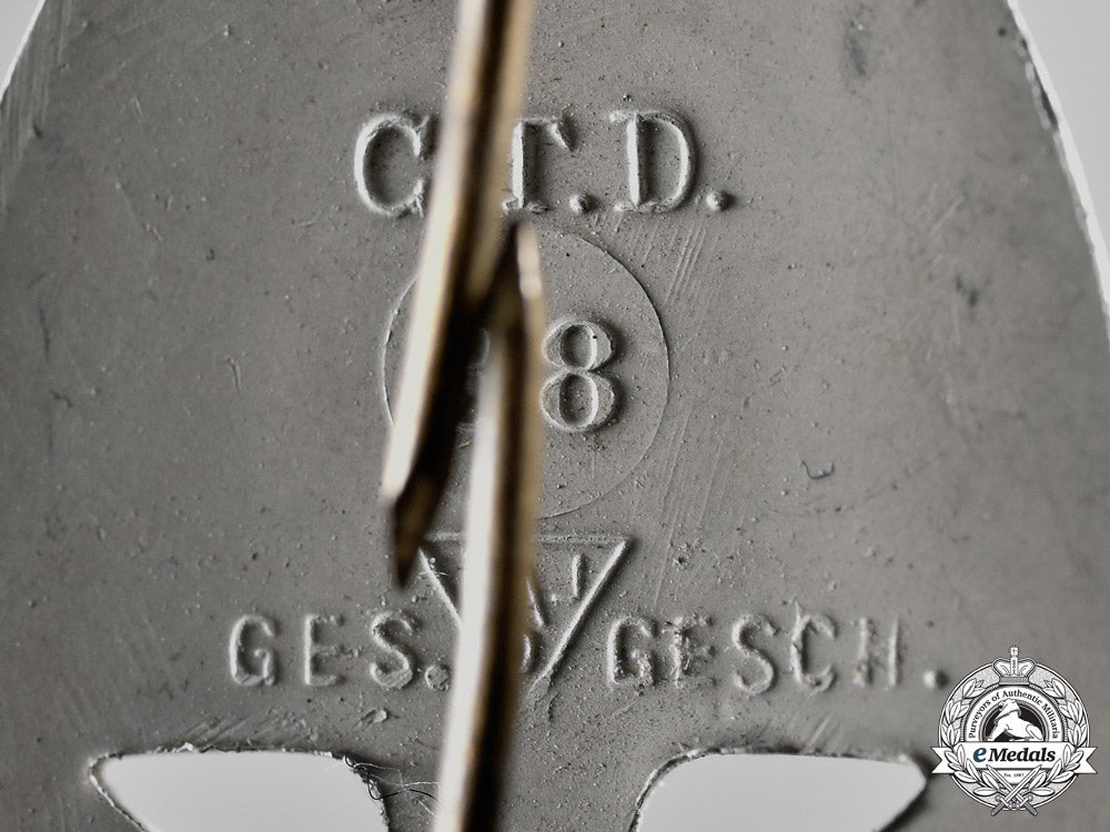 germany._two_third_reich_period_cap_insignia_m18-2672