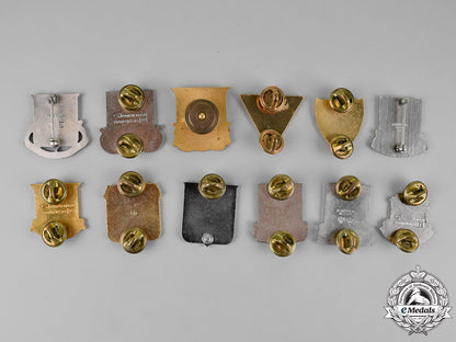 united_states._a_lot_of_thirty-_seven_engineer_regiment_insignia_badges_m18-2922