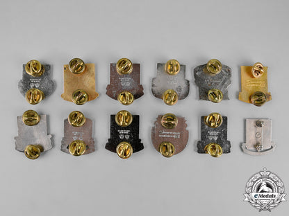 united_states._a_lot_of_thirty-_seven_engineer_regiment_insignia_badges_m18-2924