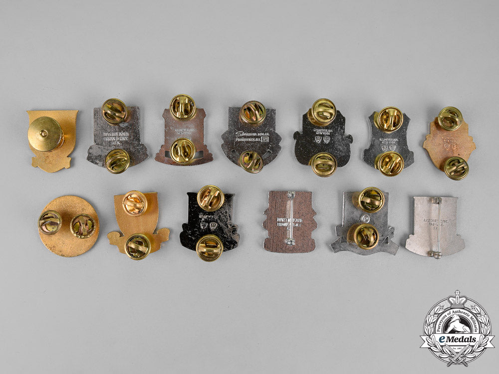 united_states._a_lot_of_thirty-_seven_engineer_regiment_insignia_badges_m18-2926