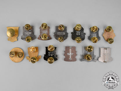 united_states._a_lot_of_thirty-_seven_engineer_regiment_insignia_badges_m18-2926