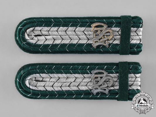 germany._a_set_of_custom_official’s_aid_shoulder_boards_m181_1159