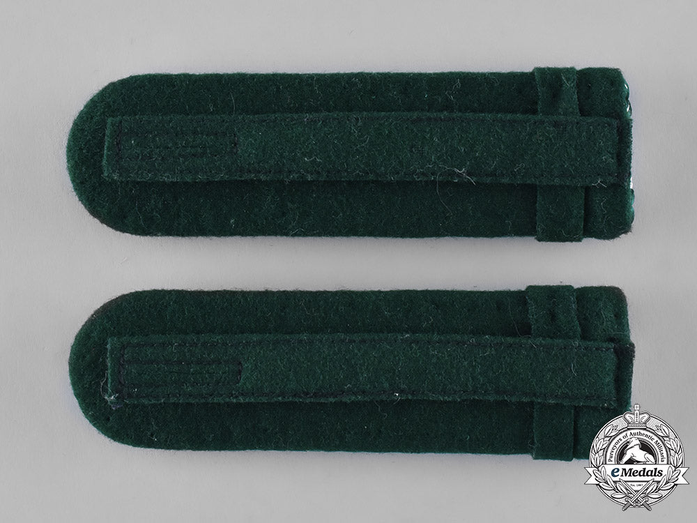 germany._a_set_of_custom_official’s_aid_shoulder_boards_m181_1161